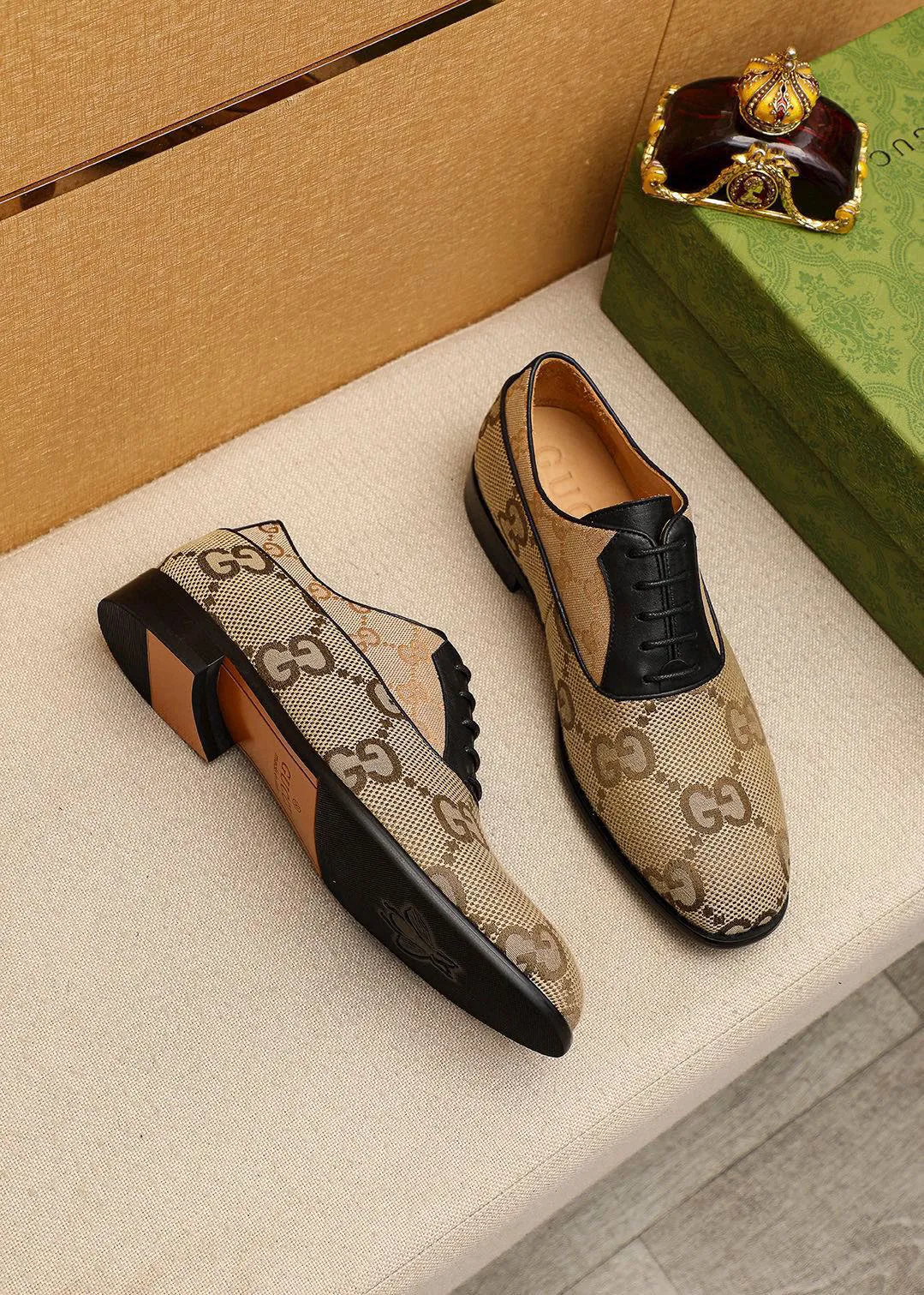 Men's shoes 💰460 💐 Product trademark: GUCCI "Gucci" business leather shoes Regular size: 38-44 (45.46.47🉑️customized) Product materials: Selected imported first-layer fabric upper, imported cowhide leather lining. Strong three-dimensional visual effect, combined outsole Color: 2⃣️colors available